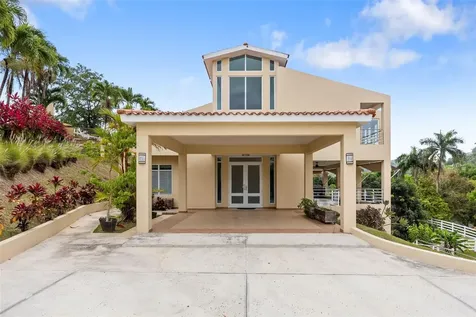 23 & 24 Hacienda Carabali Luquillo PR 00773