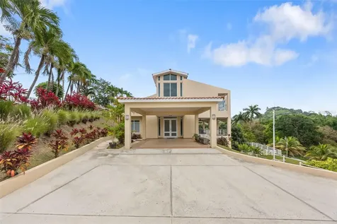 23 & 24 Hacienda Carabali Luquillo PR 00773