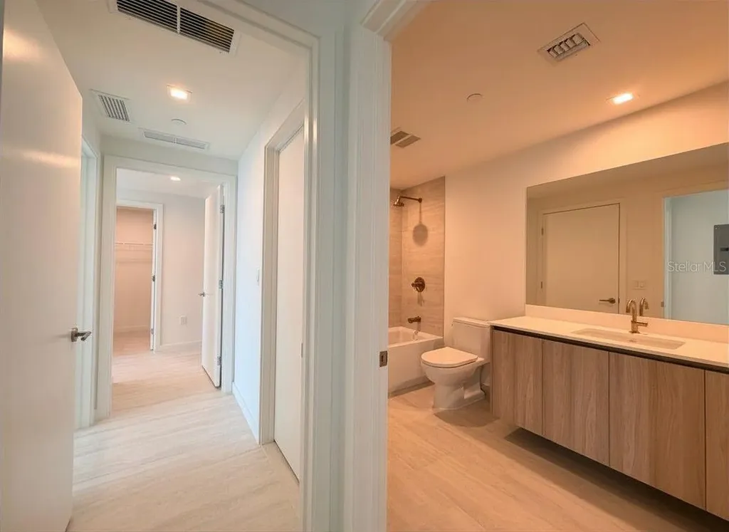77 SE 5th Street Miami FL 33131