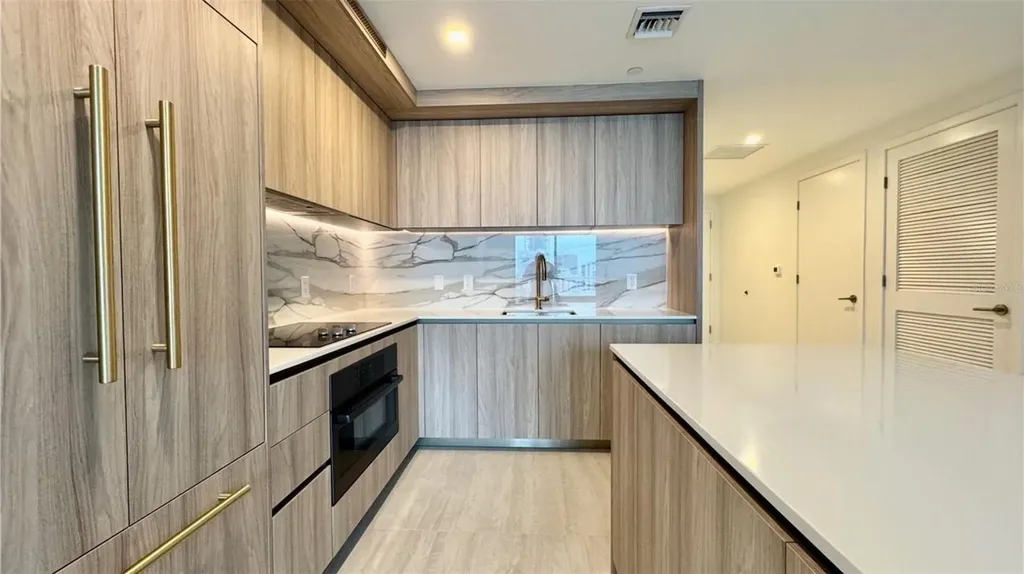 77 SE 5th Street Miami FL 33131
