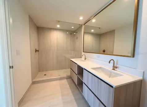 77 SE 5th Street Miami FL 33131