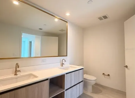 77 SE 5th Street Miami FL 33131