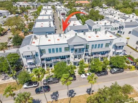 946 Highland Avenue Dunedin FL 34698