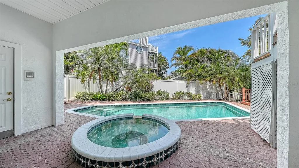 3040 Gulf Of Mexico Drive Longboat Key FL 34228