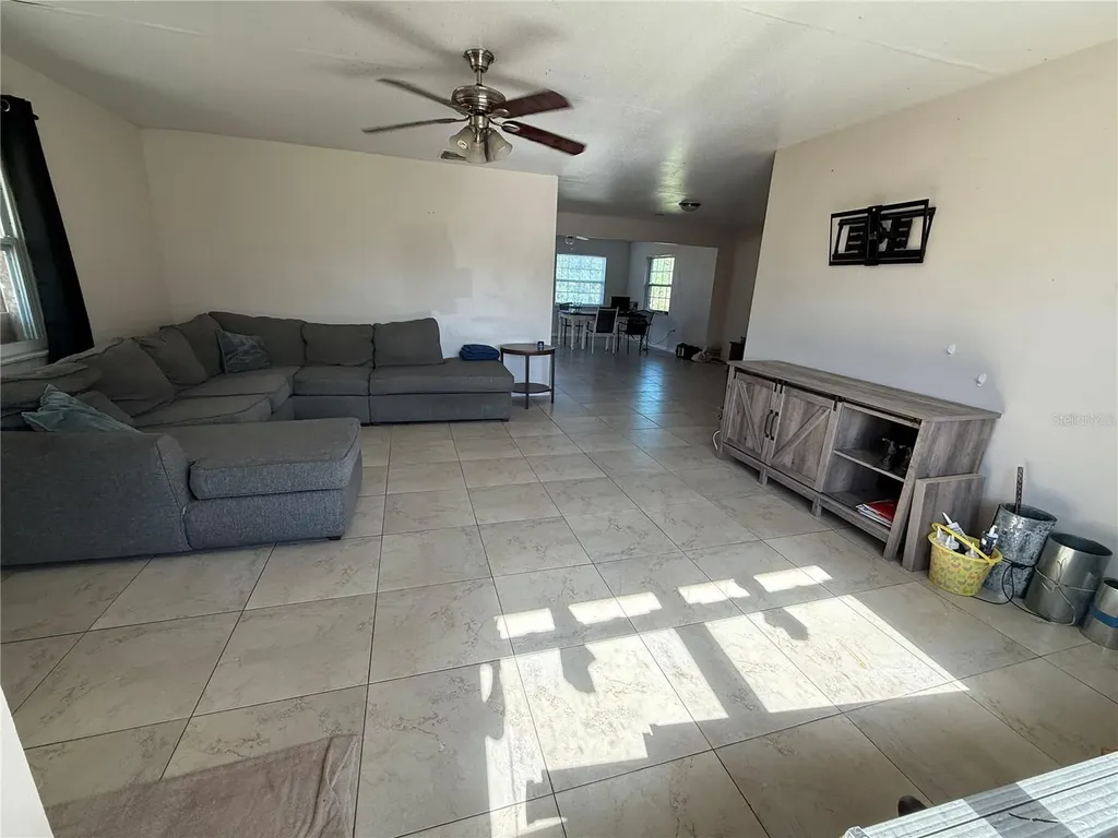 2122 Gulf City Road Ruskin FL 33570