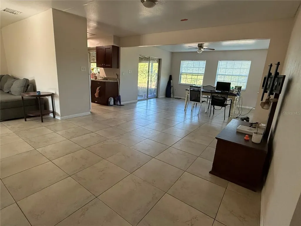 2122 Gulf City Road Ruskin FL 33570