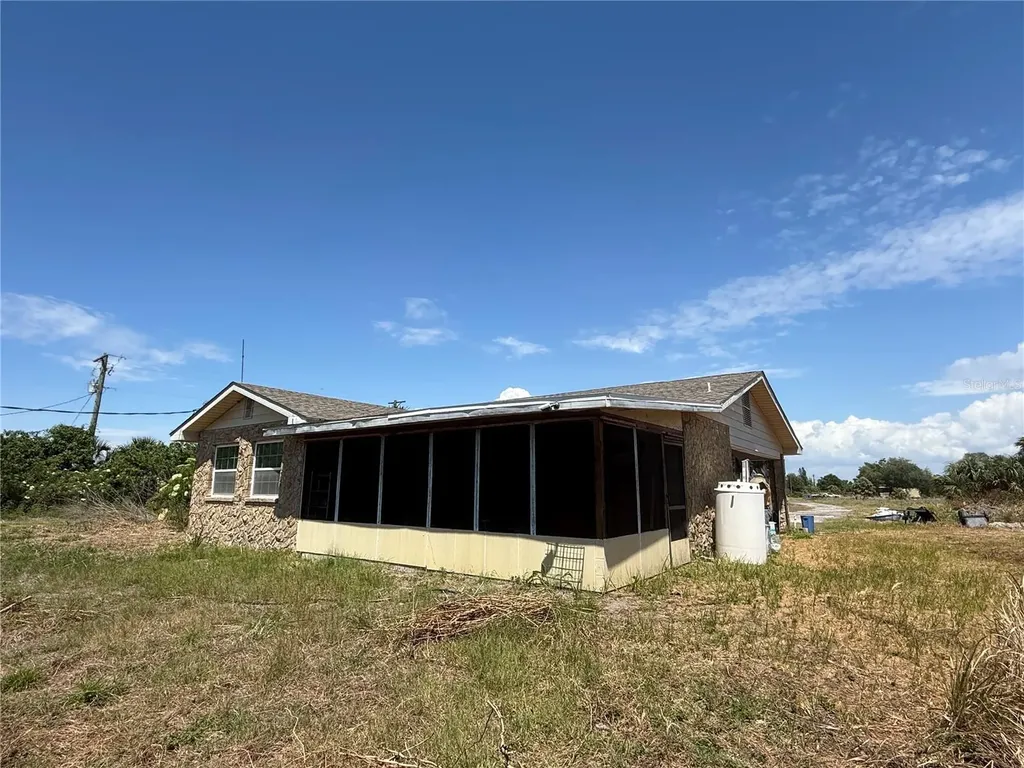 2122 Gulf City Road Ruskin FL 33570