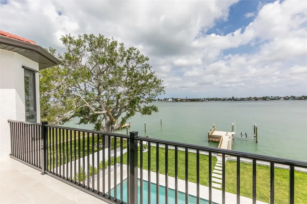 4 Paradise Lane Treasure Island FL 33706