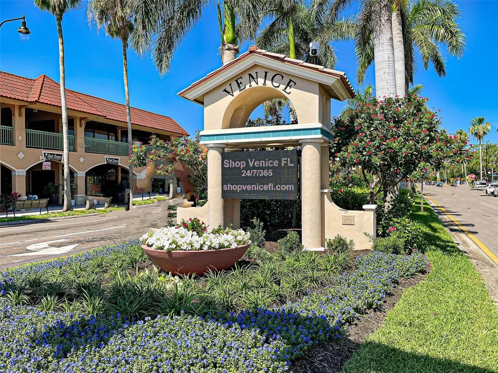 221 S Venice Boulevard Venice FL 34293