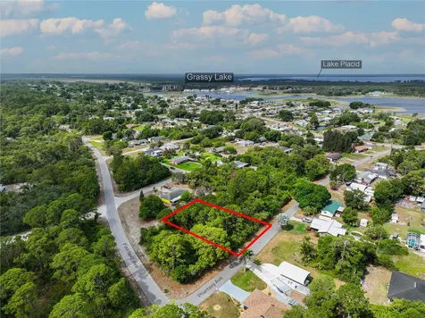 241 Phantasy Avenue Lake Placid FL 33852
