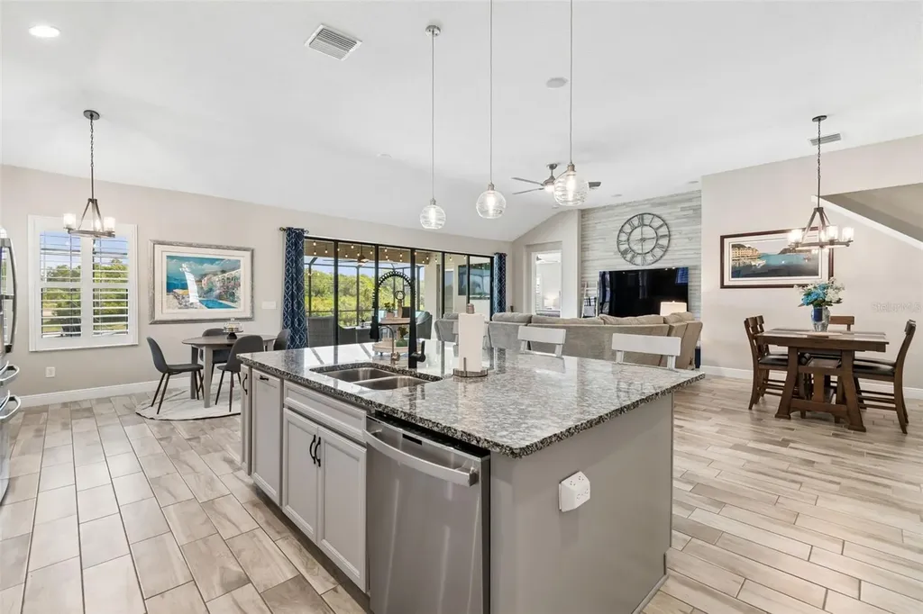 14622 Red Castle Avenue Lithia FL 33547