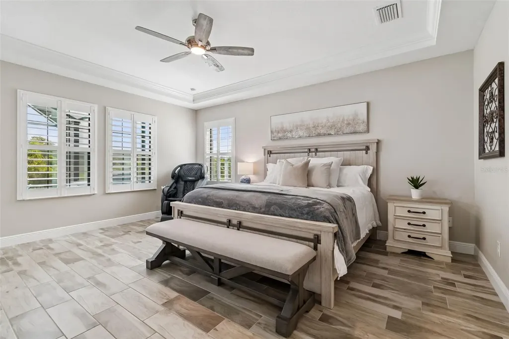 14622 Red Castle Avenue Lithia FL 33547