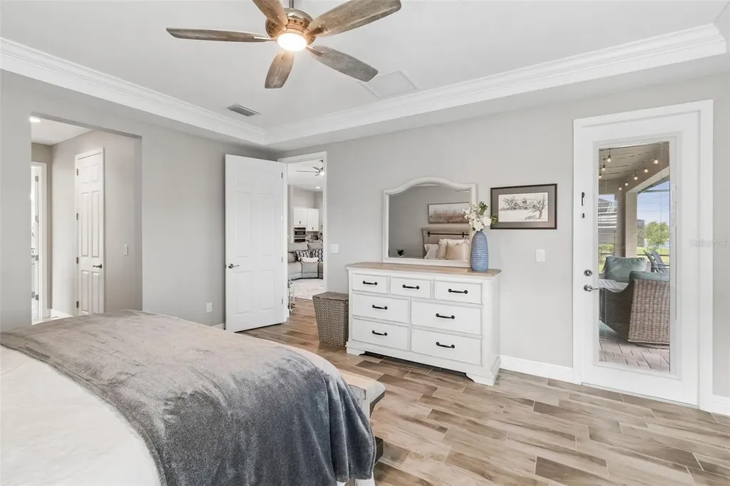 14622 Red Castle Avenue Lithia FL 33547