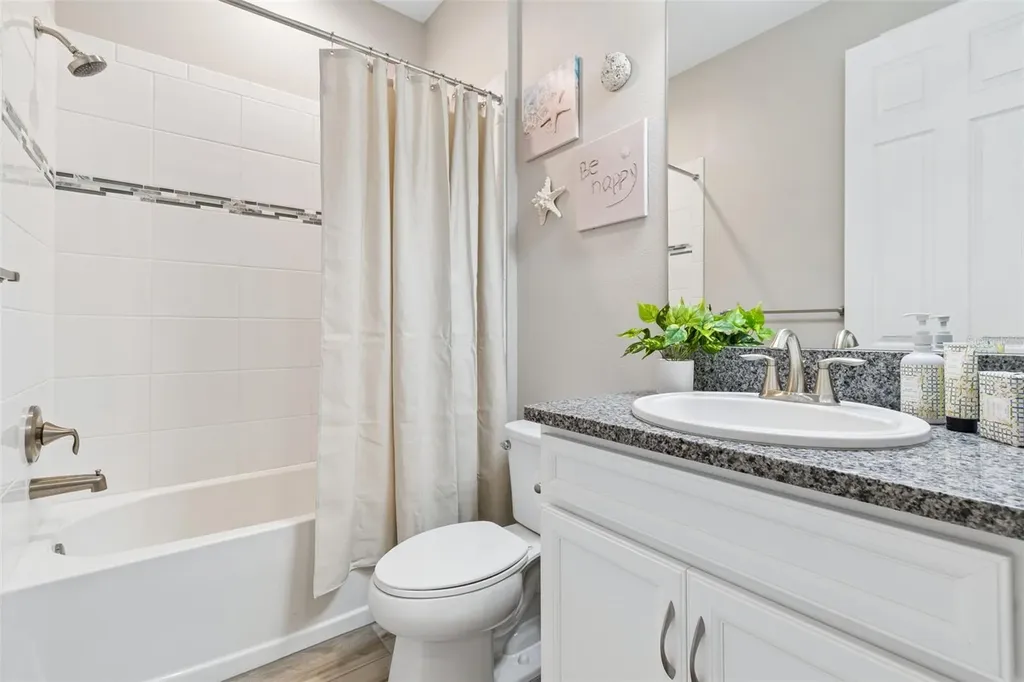 14622 Red Castle Avenue Lithia FL 33547