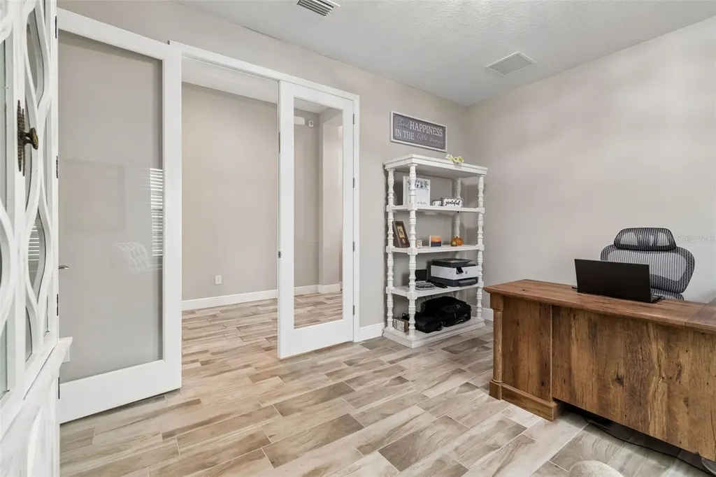 14622 Red Castle Avenue Lithia FL 33547