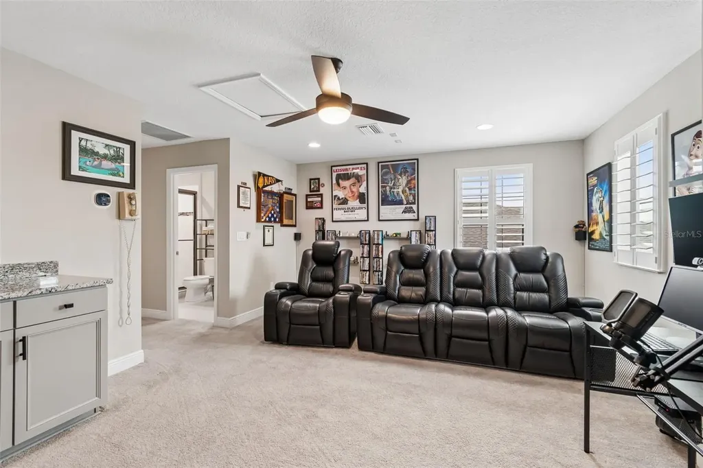 14622 Red Castle Avenue Lithia FL 33547