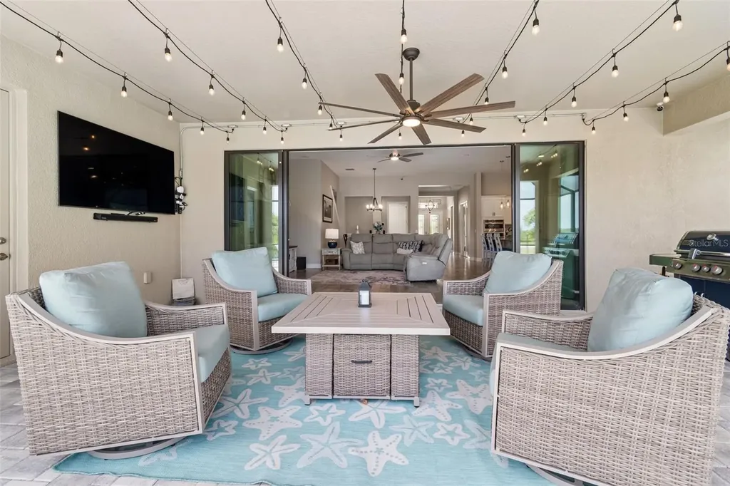 14622 Red Castle Avenue Lithia FL 33547