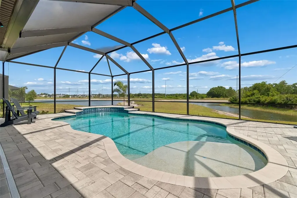 14622 Red Castle Avenue Lithia FL 33547