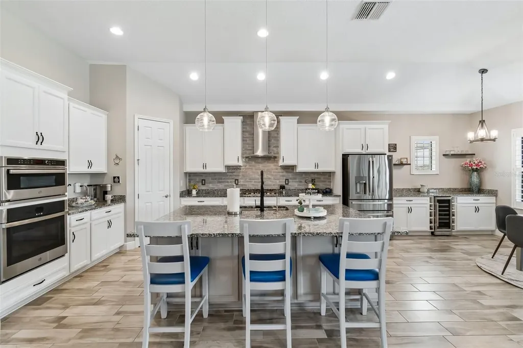 14622 Red Castle Avenue Lithia FL 33547