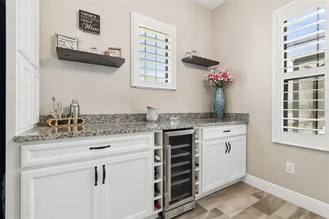 14622 Red Castle Avenue Lithia FL 33547