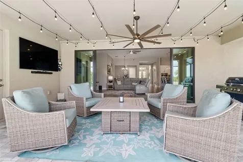 14622 Red Castle Avenue Lithia FL 33547