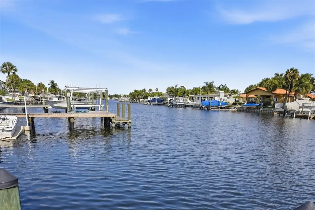1024 44th Avenue NE St Petersburg FL 33703