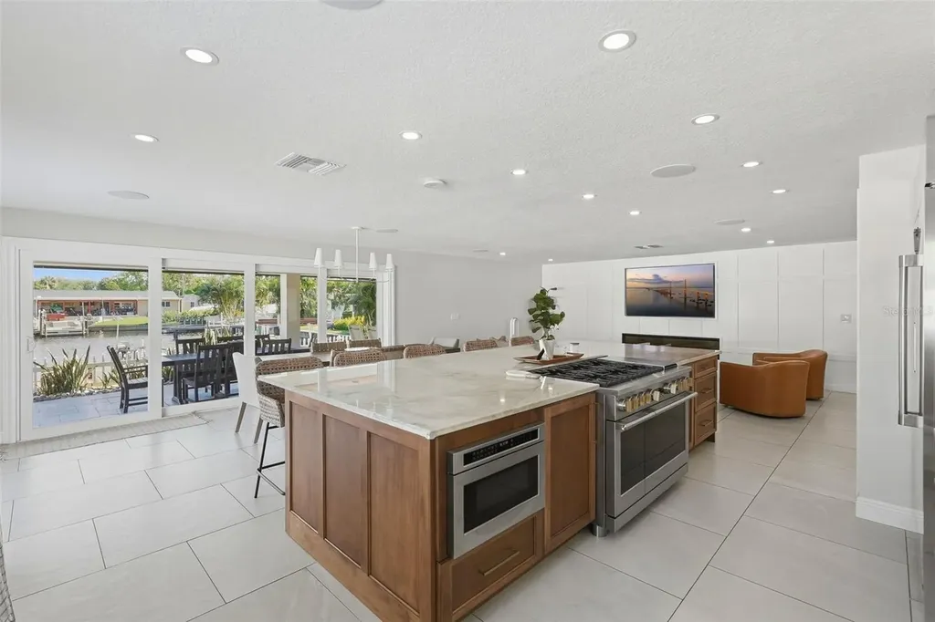1024 44th Avenue NE St Petersburg FL 33703