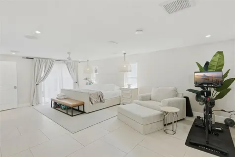 1024 44th Avenue NE St Petersburg FL 33703
