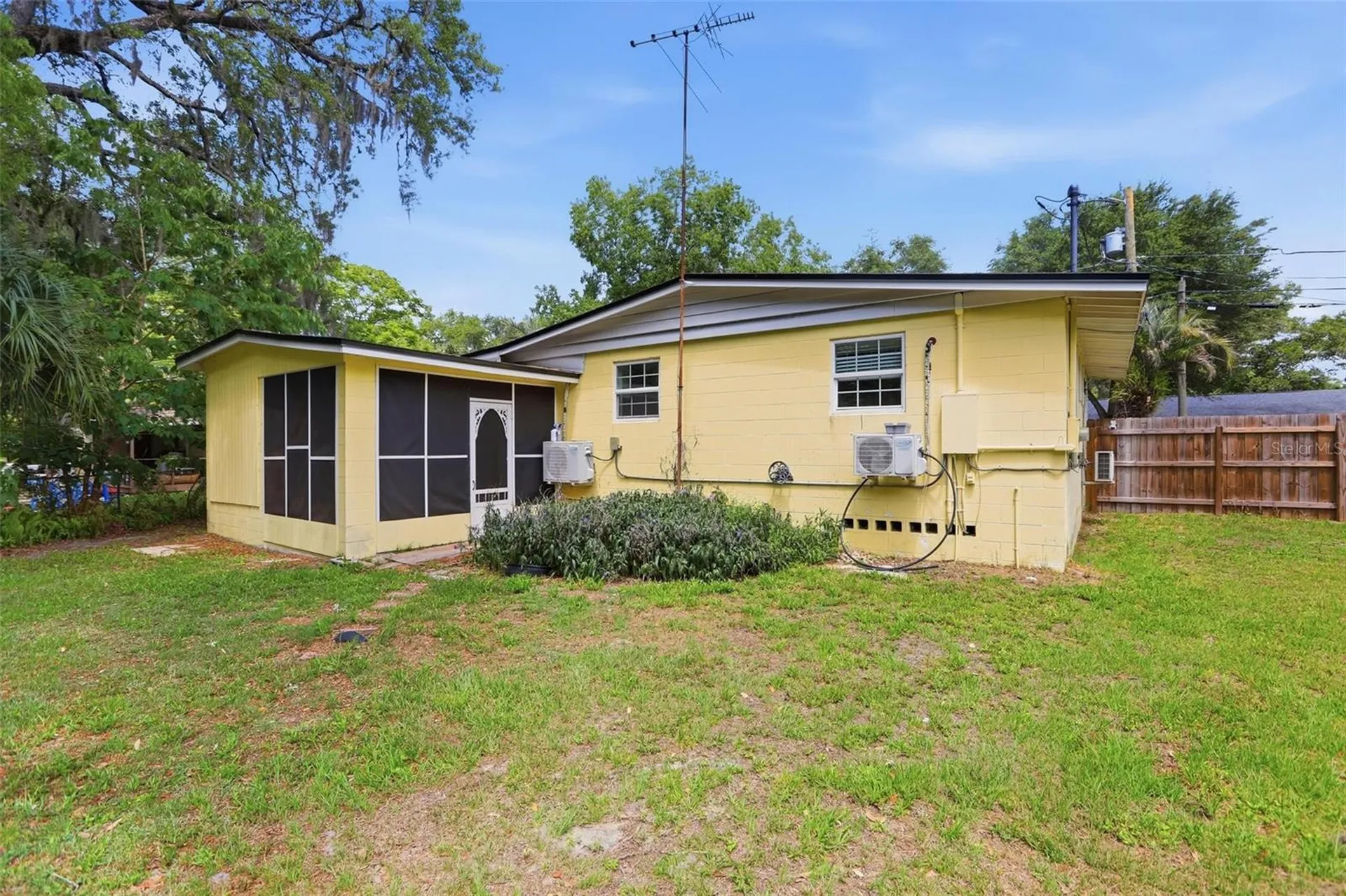 810 S Massachusetts Avenue Deland FL 32724