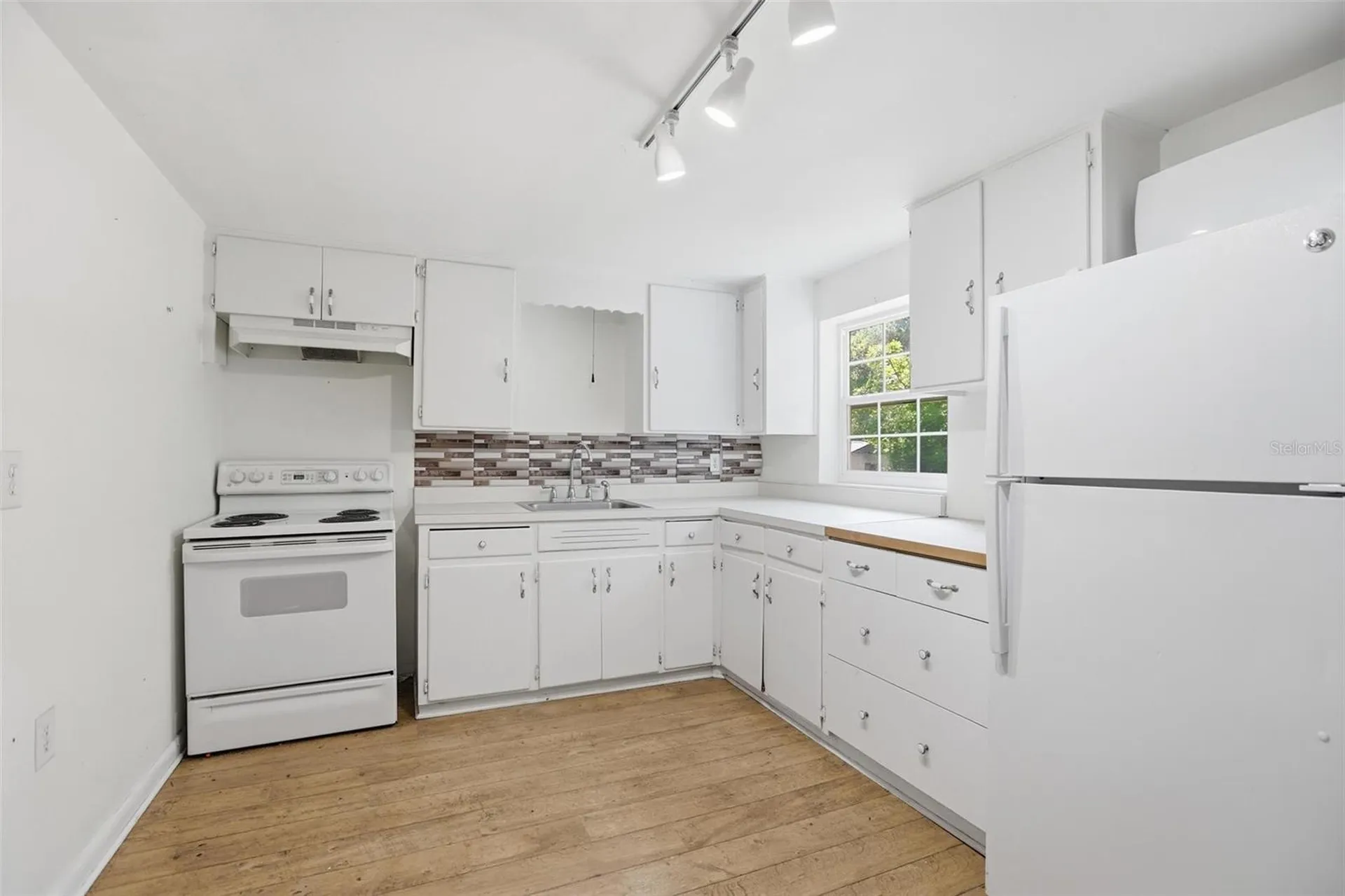 810 S Massachusetts Avenue Deland FL 32724
