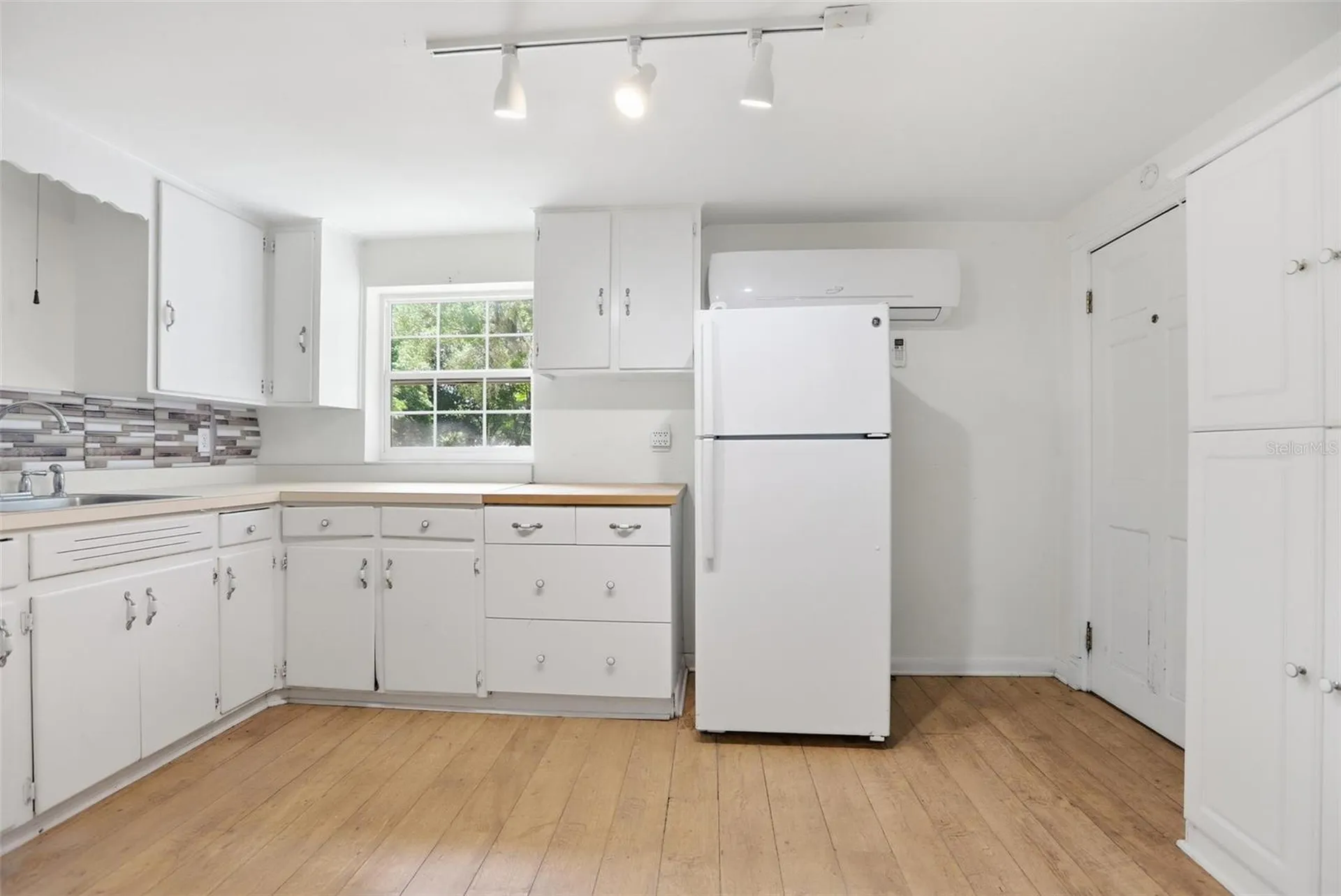 810 S Massachusetts Avenue Deland FL 32724