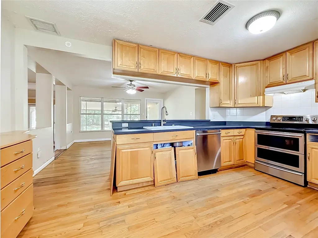 1003 W Outbound Place Tampa FL 33612