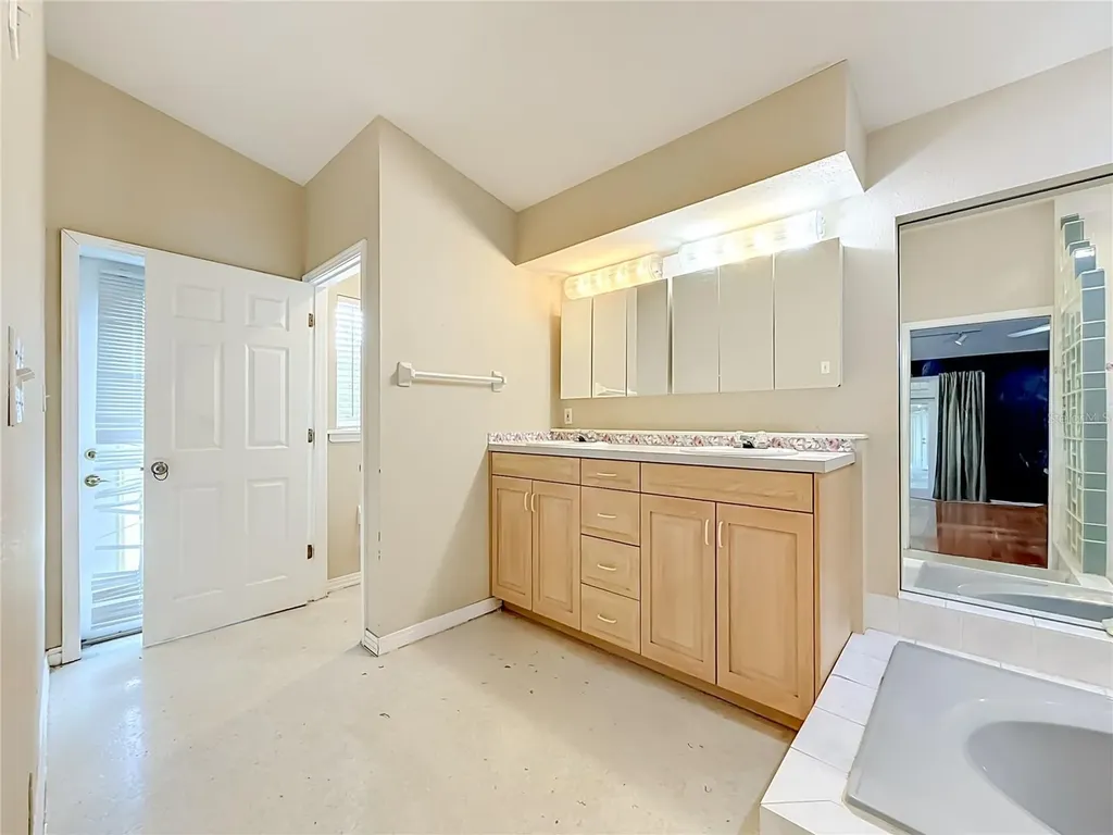 1003 W Outbound Place Tampa FL 33612