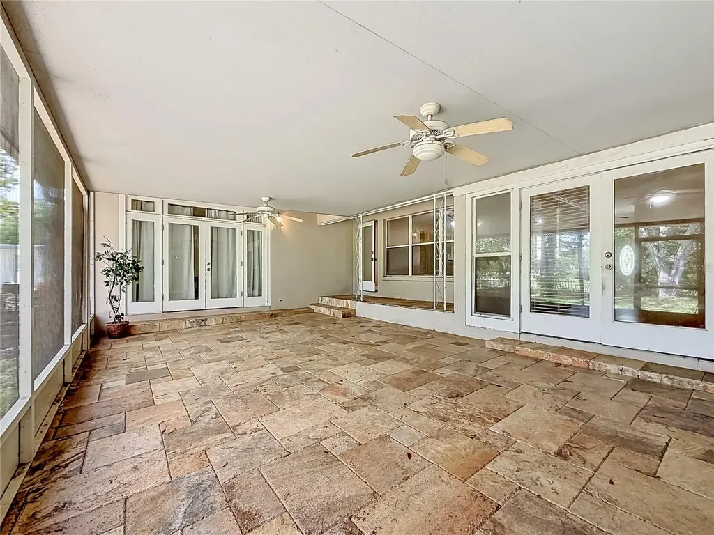 1003 W Outbound Place Tampa FL 33612