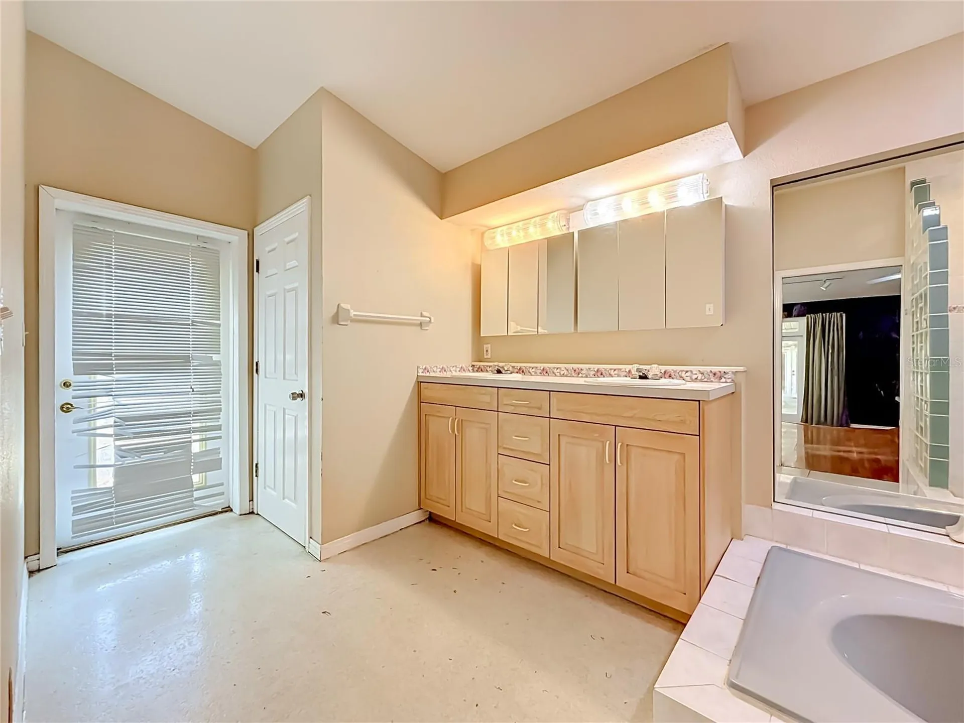 1003 W Outbound Place Tampa FL 33612