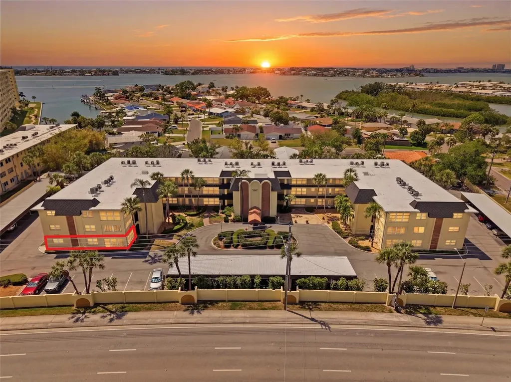 4780 Cove Circle St Petersburg FL 33708