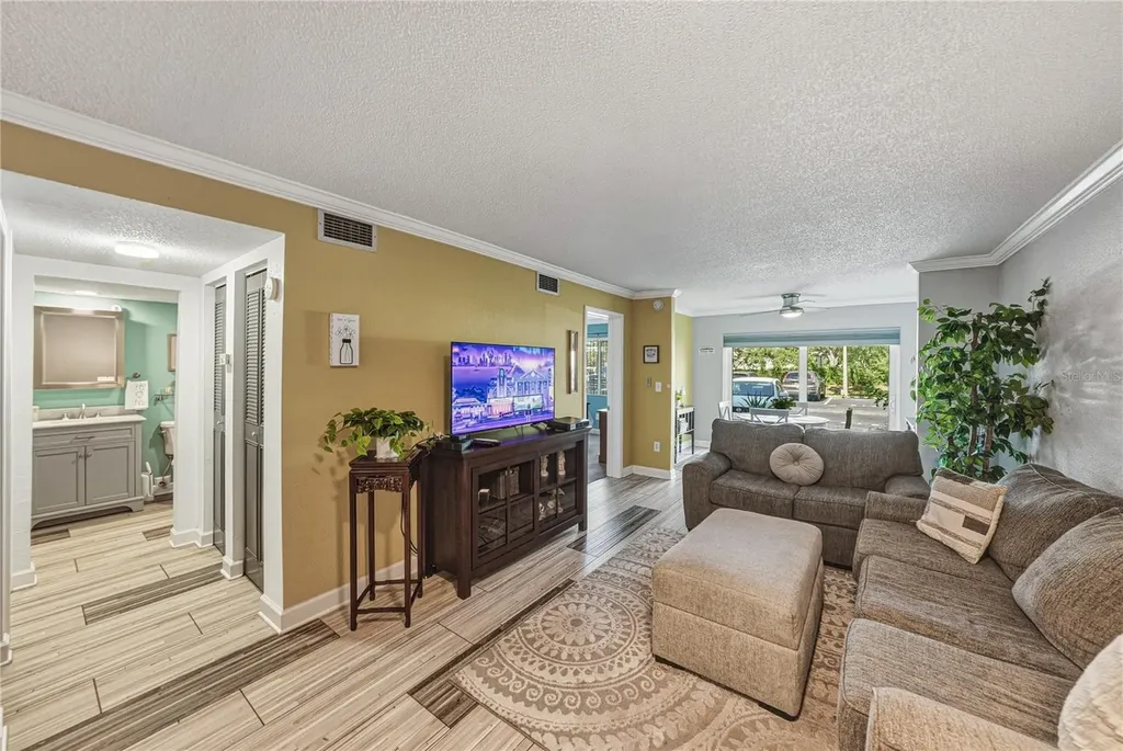 801 83rd Avenue N St Petersburg FL 33702