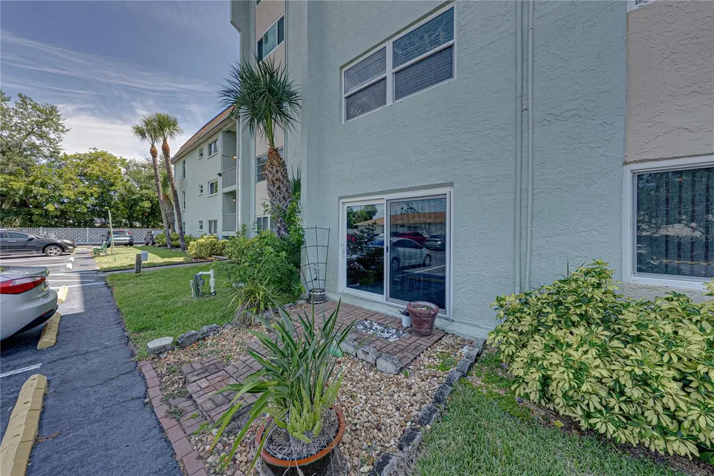801 83rd Avenue N St Petersburg FL 33702