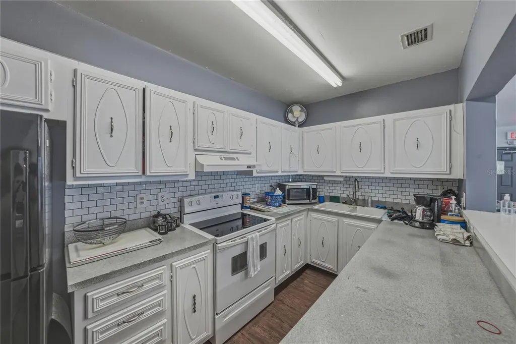 801 83rd Avenue N St Petersburg FL 33702