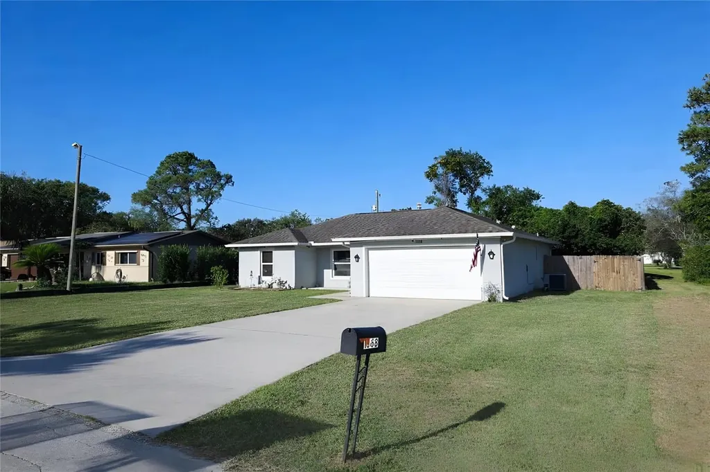 1068 Mayflower Avenue Deltona FL 32725