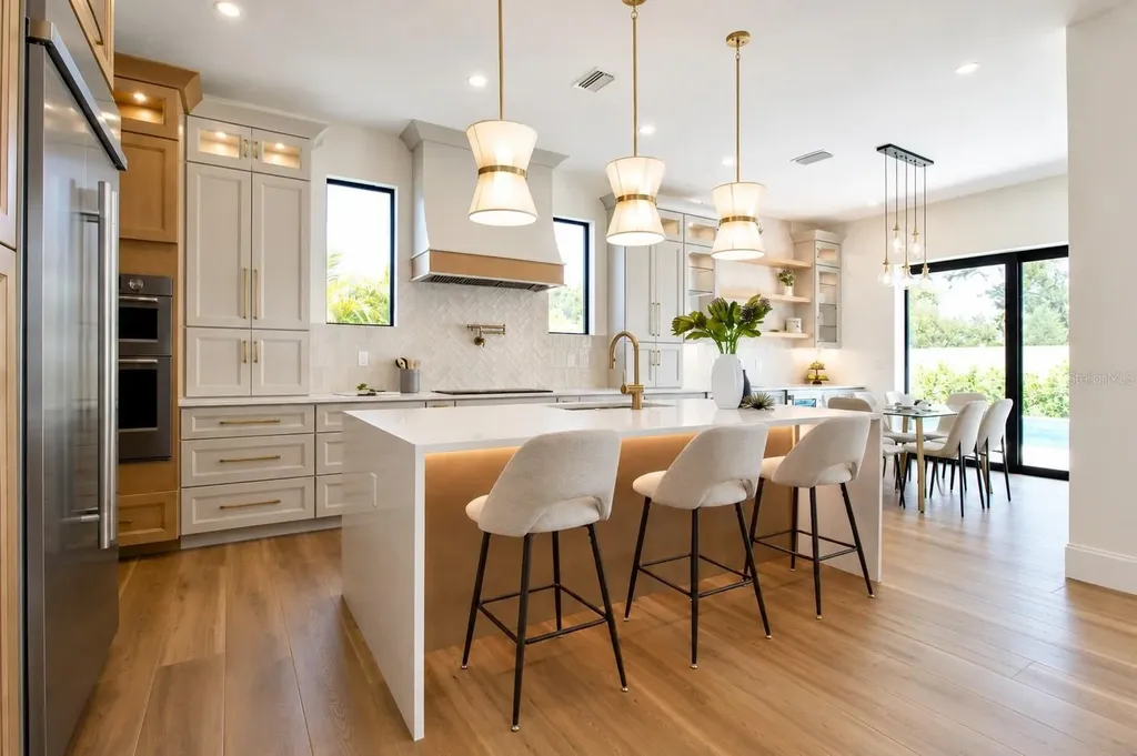 2121 Clematis Court Sarasota FL 34237