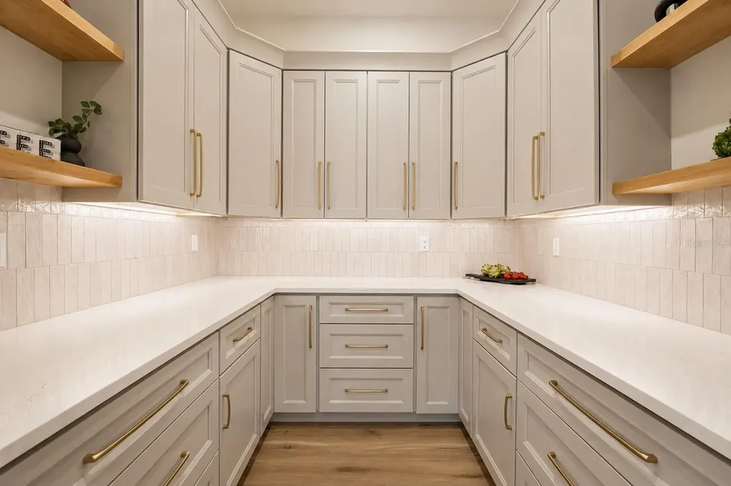 2121 Clematis Court Sarasota FL 34237