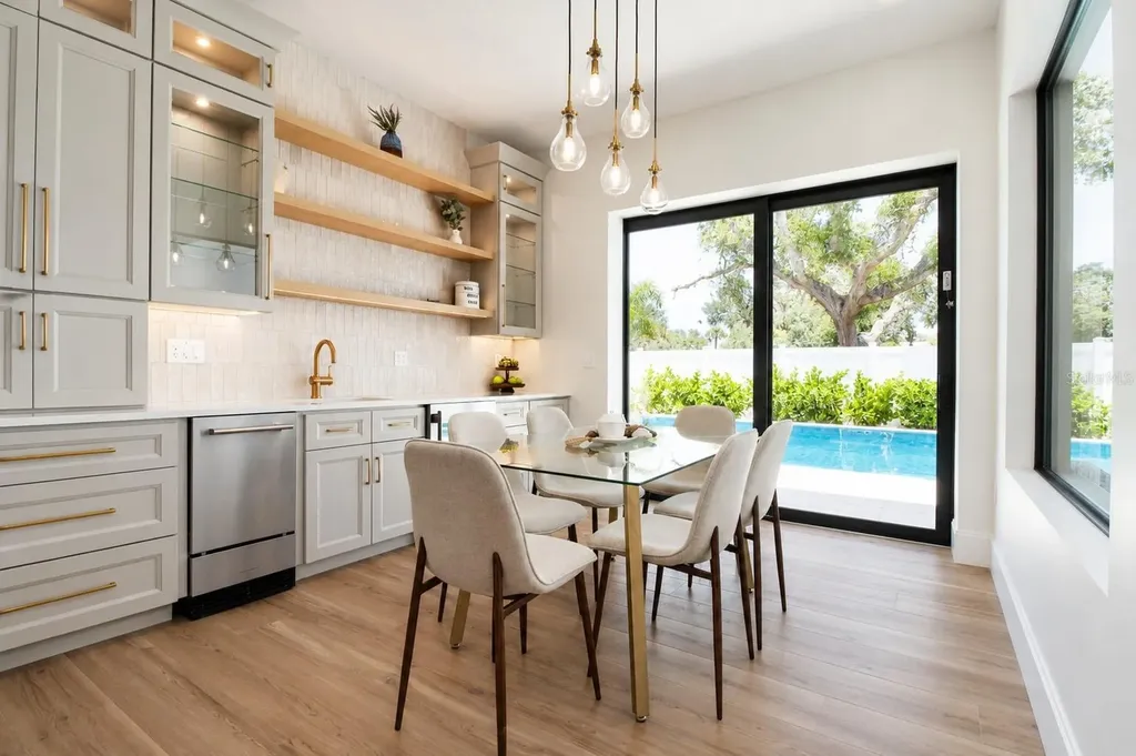 2121 Clematis Court Sarasota FL 34237