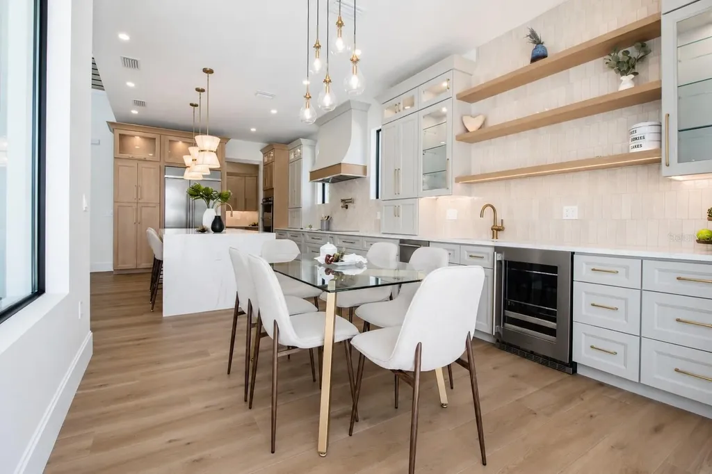 2121 Clematis Court Sarasota FL 34237