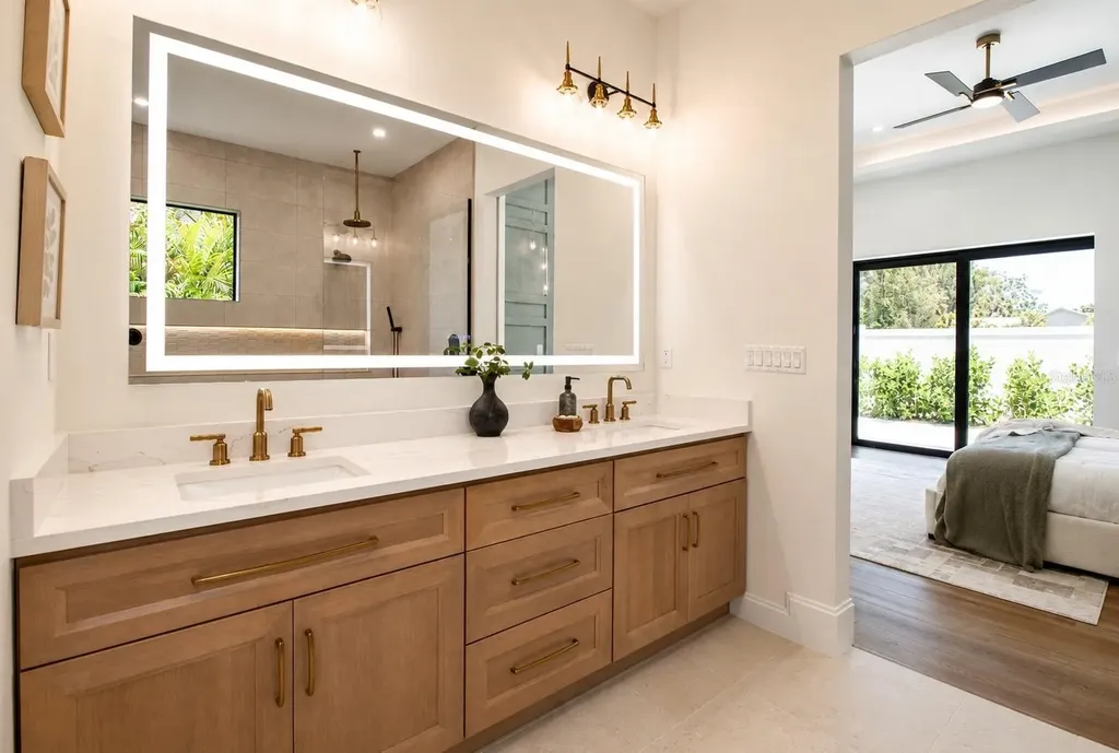 2121 Clematis Court Sarasota FL 34237