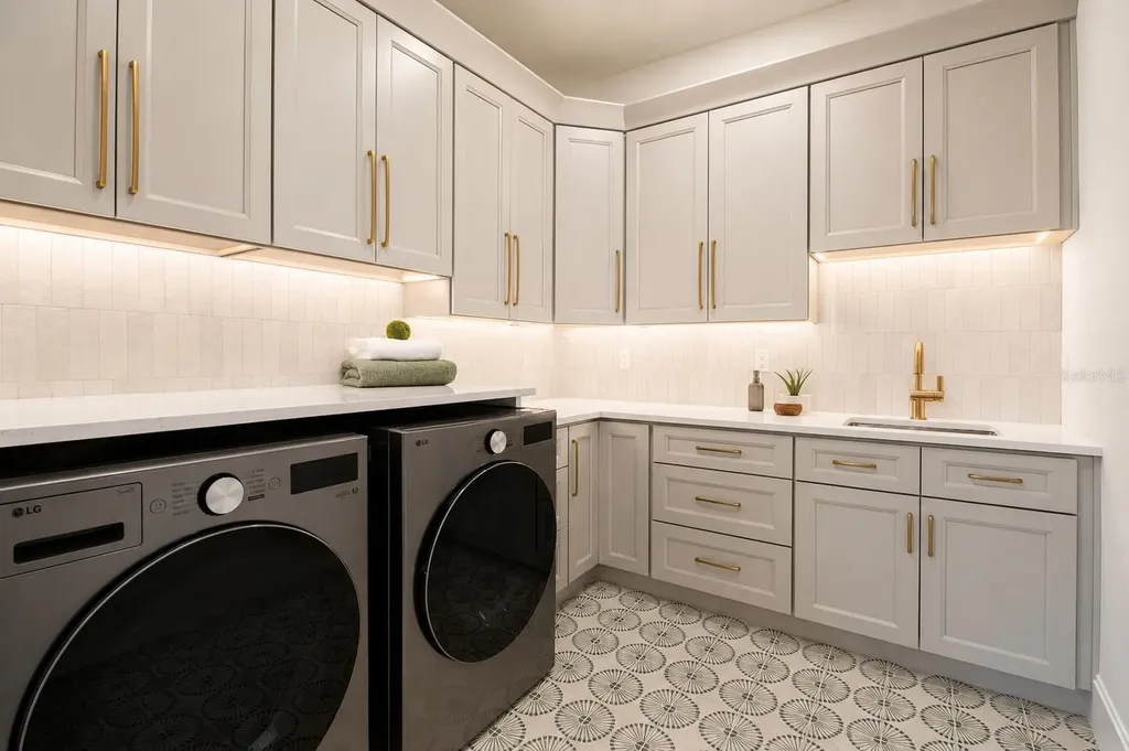 2121 Clematis Court Sarasota FL 34237