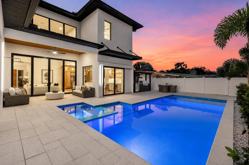 2121 Clematis Court Sarasota FL 34237