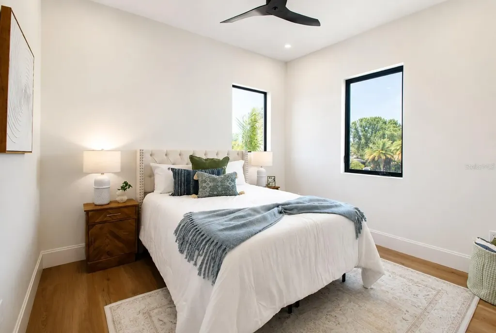 2121 Clematis Court Sarasota FL 34237