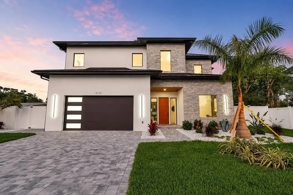 2121 Clematis Court Sarasota FL 34237
