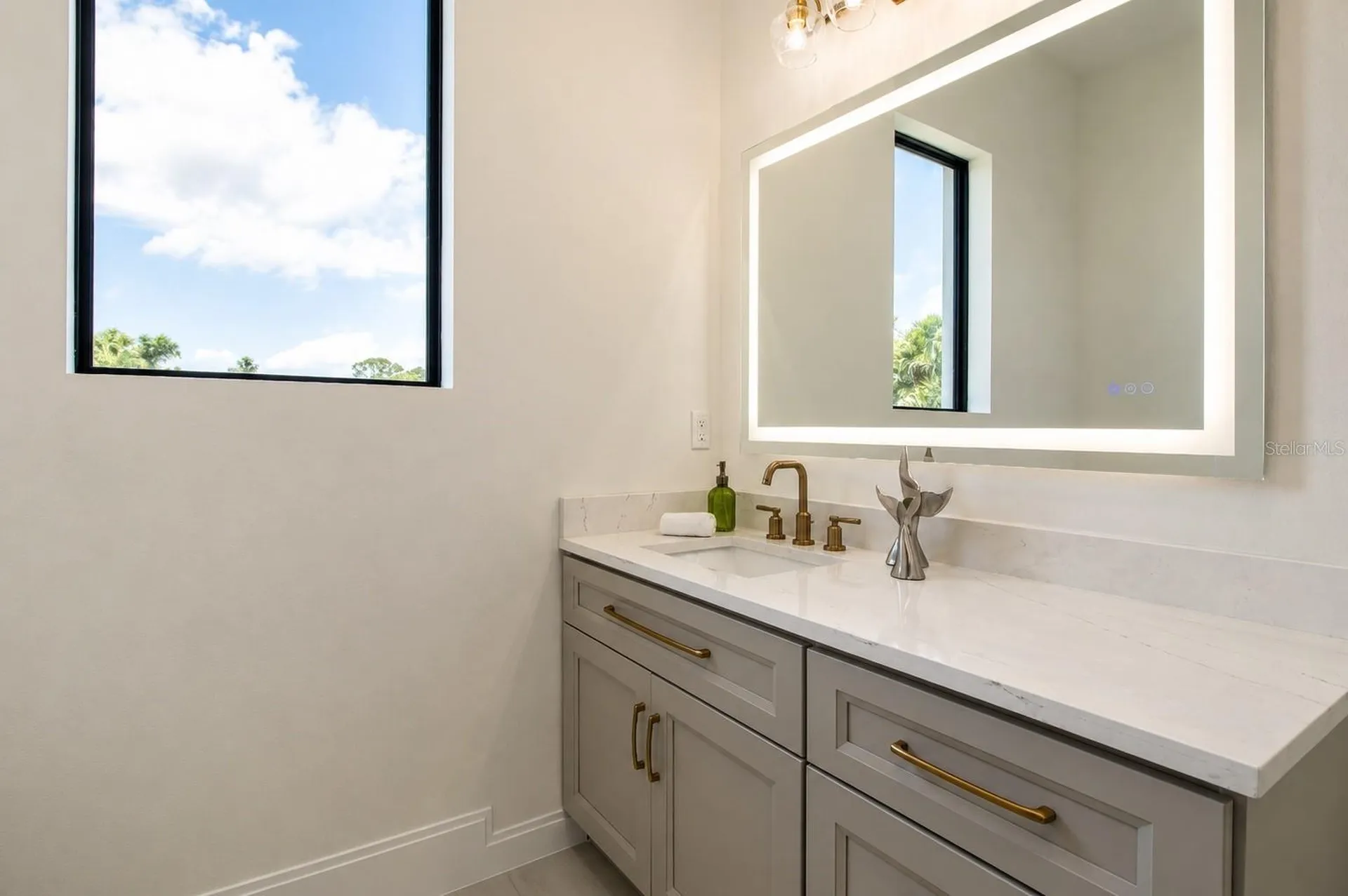 2121 Clematis Court Sarasota FL 34237